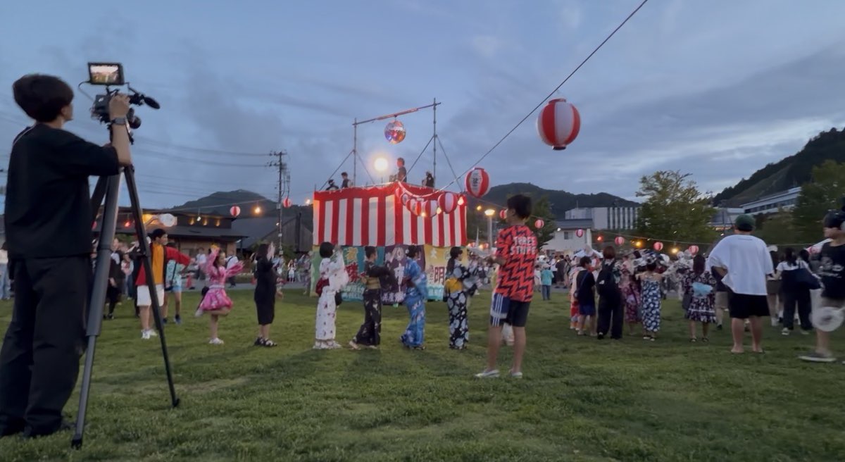 女川の地域のお祭りをみんなで楽しむ様子