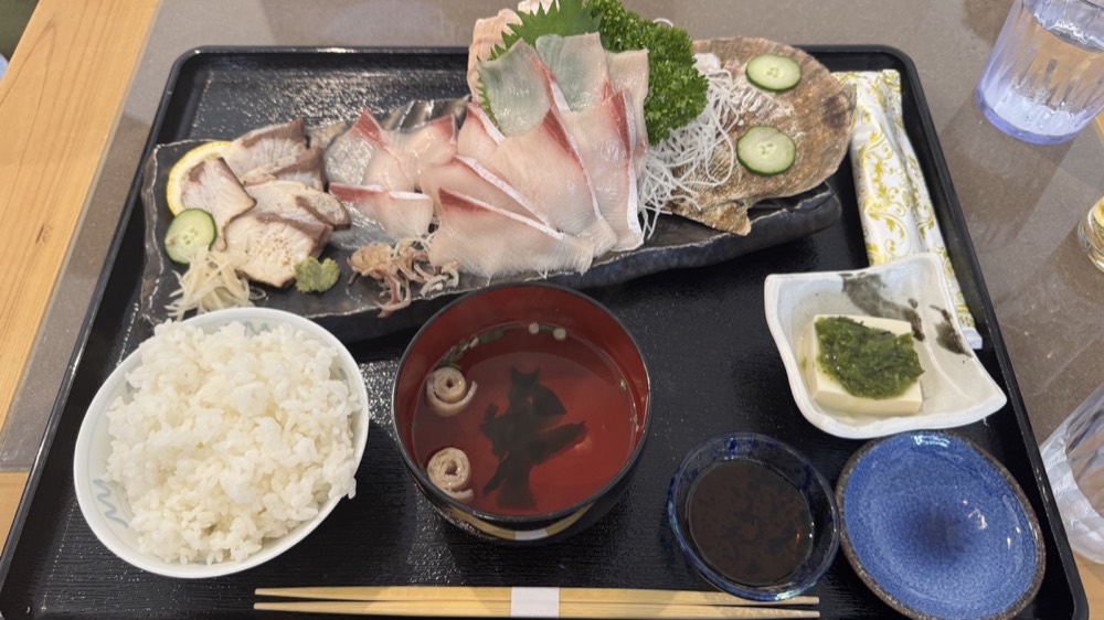 現地で味わった旬の刺身定食
