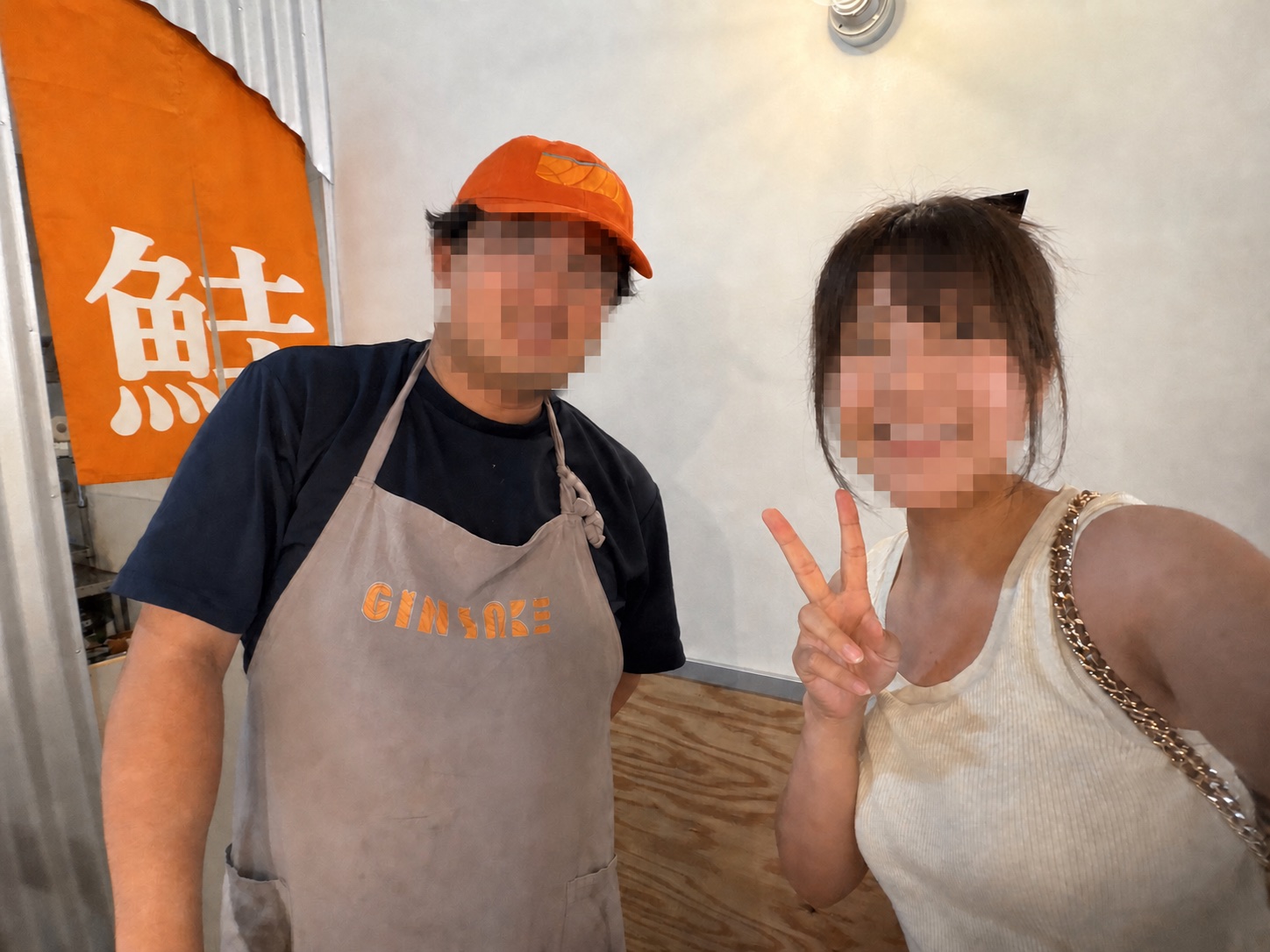 女川の店舗で地域の方と交流する参加者
